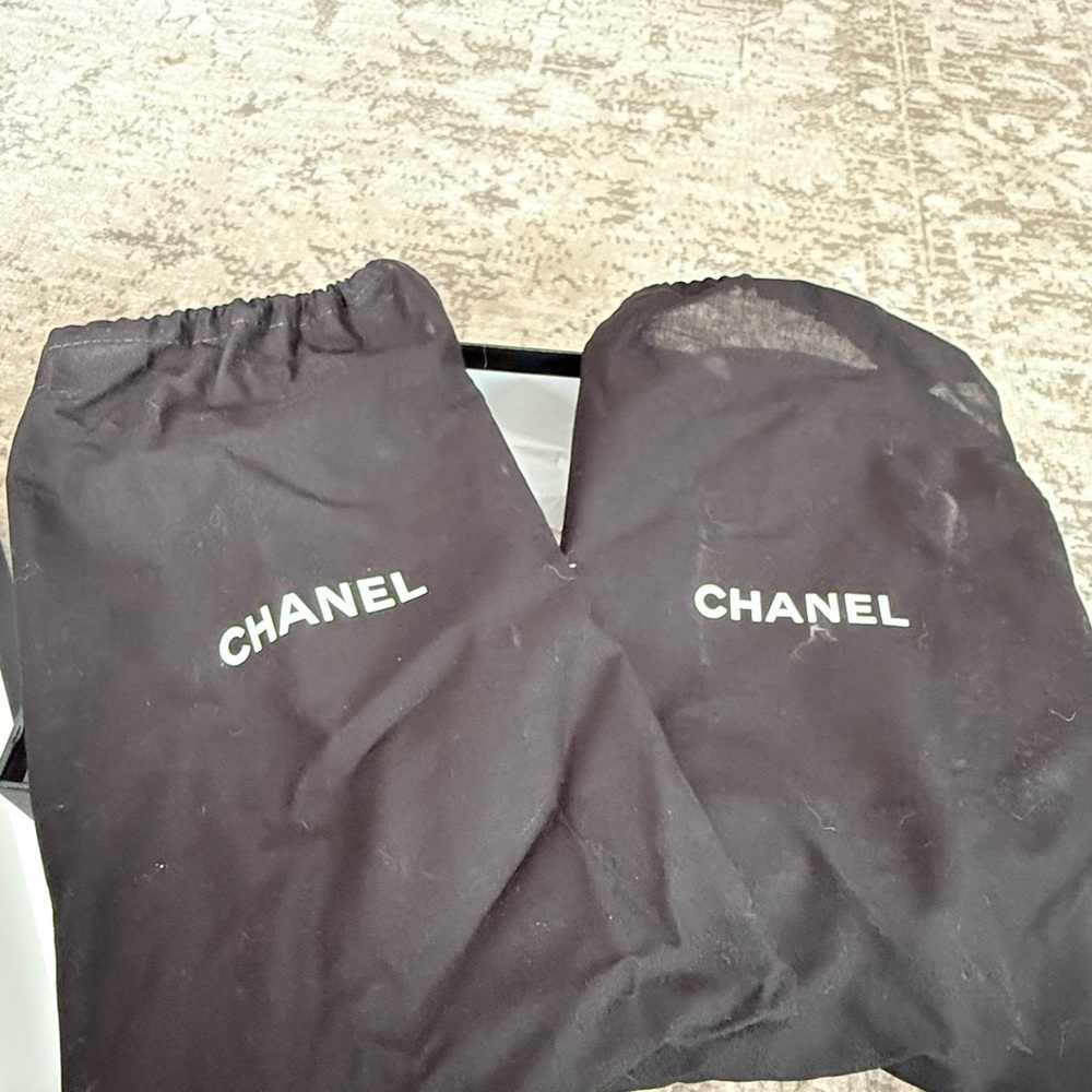 CHANEL Black and Gold Heels - Picture 8 of 13